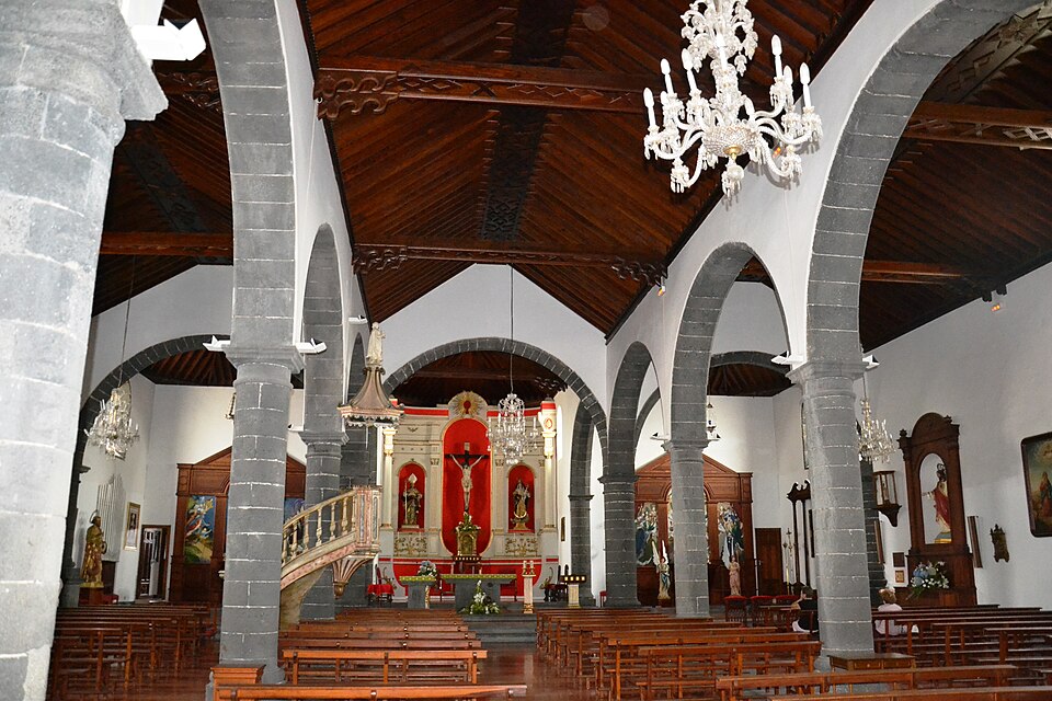 Procesiones Semana Santa en Arrecife 2025 1 Interior de la iglesia de San Ginés, Arrecife (Lanzarote)