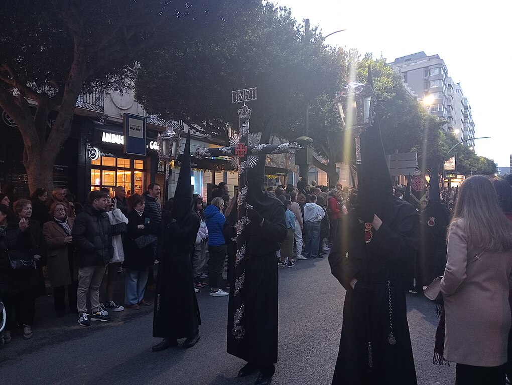 Cruz guía de la Hermandad del Sepulcro